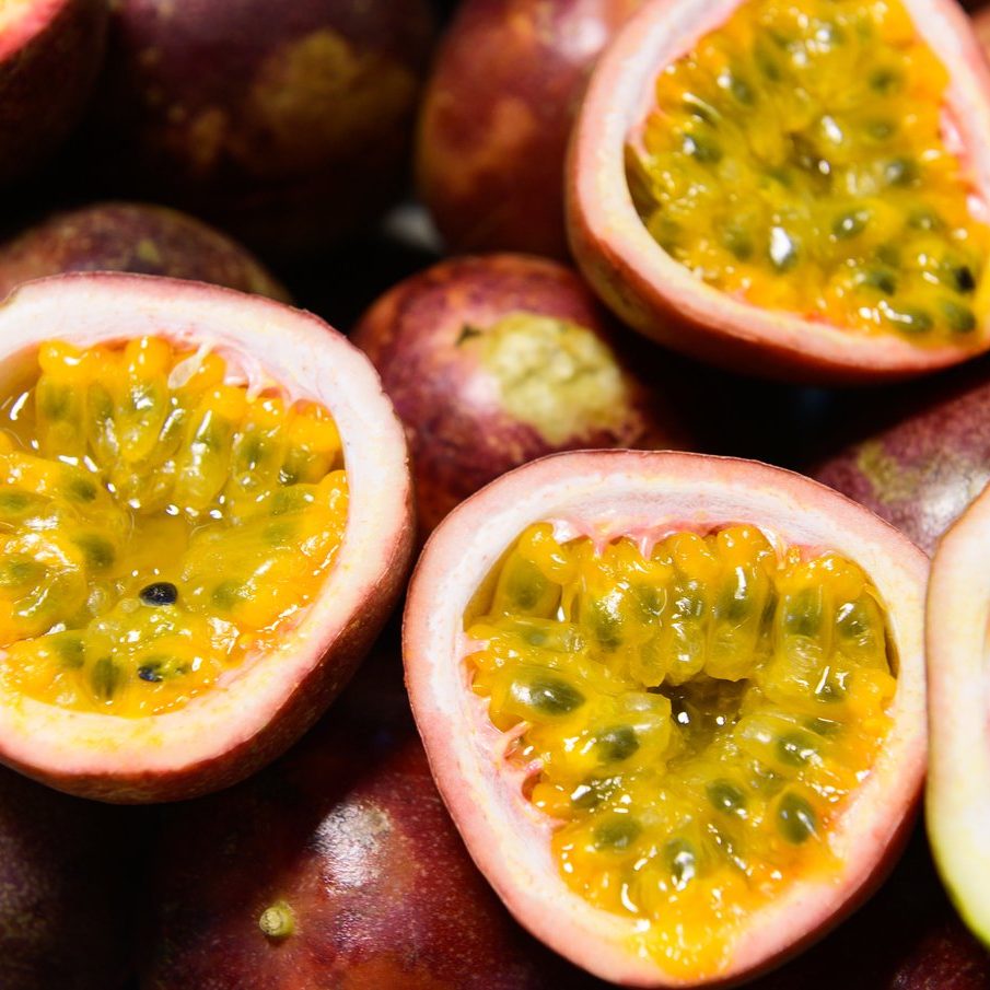 Group of passion fruits and its cross section with seeds.